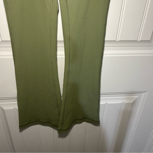 NWT Athleta Green Elation Rib Crop Flare Pants Size Small - Picture 3 of 10